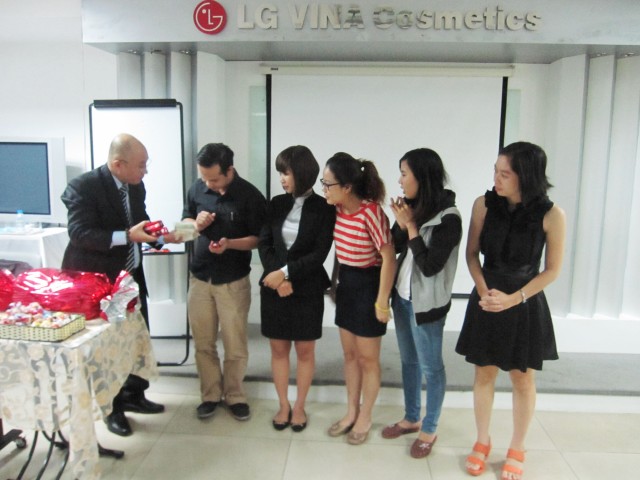 LG-VINA chúng ta là một gia đình (ngày 21-11-2012)